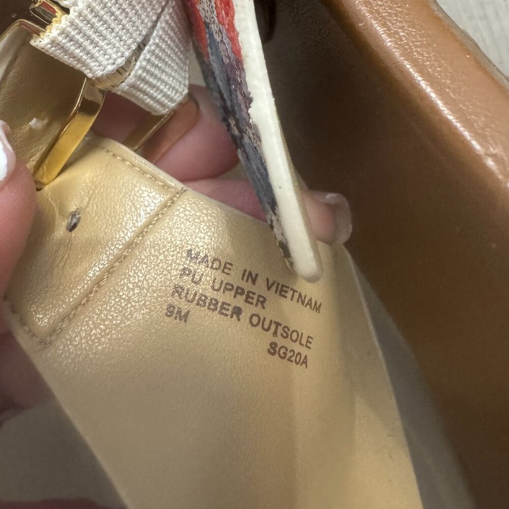 Michael Kors Sandal - Picture 4 of 6
